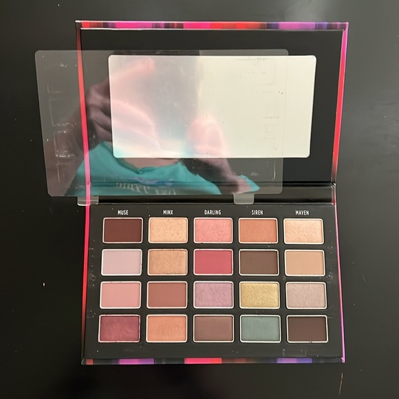 AVON fmg glimmer eye shadow palette NIB - Picture 5 of 7